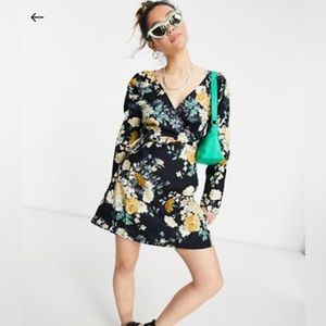 Reclaimed Vintage Inspired long sleeve wrap dress in floral print size 8